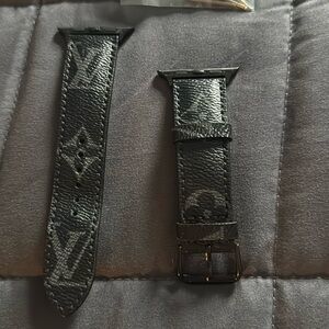 Louis Vuitton Apple Watch 42M Band W/ Parts. Great Condition. Barely Used.